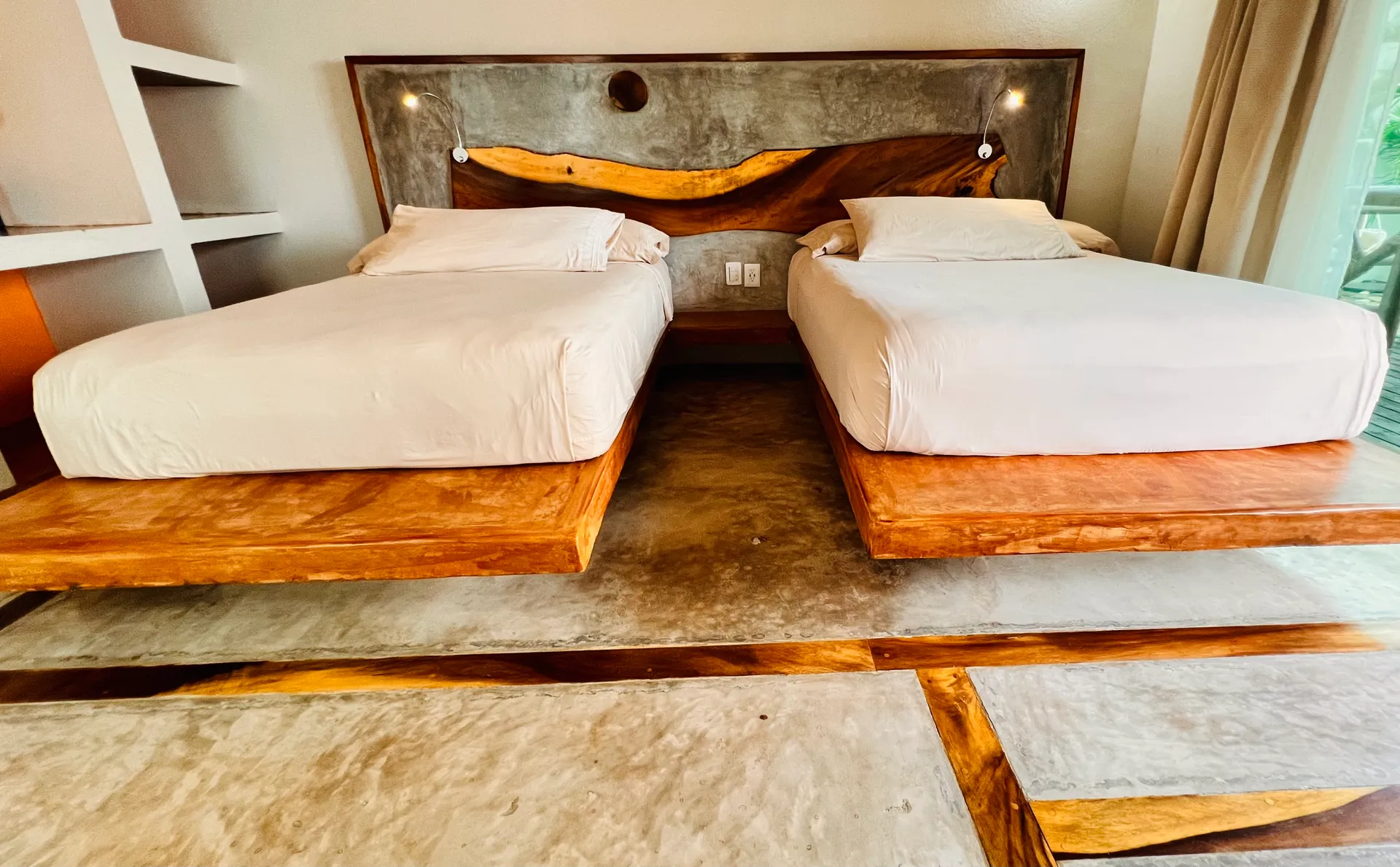 Foto de la recepcion y lobby del hotel