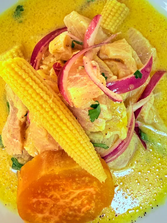 Foto de plato de ceviche estilo Peruano