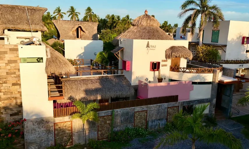 La entrada del AV Hotel Boutique